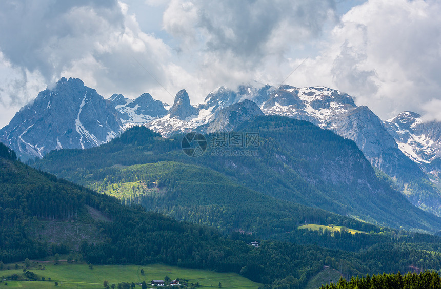 奥地利夏季阿尔卑斯山覆盖全景图片