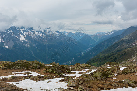 艾森缆车勃朗峰落基山山丘从艾奎尔杜米迪缆车看夏日景色夏蒙尼法国阿尔卑斯山背景