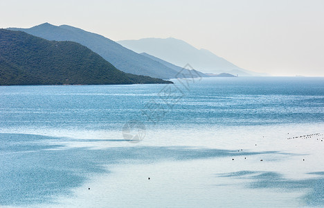 亚得里海克罗地亚海平线上有岛屿的亚得里海背景图片