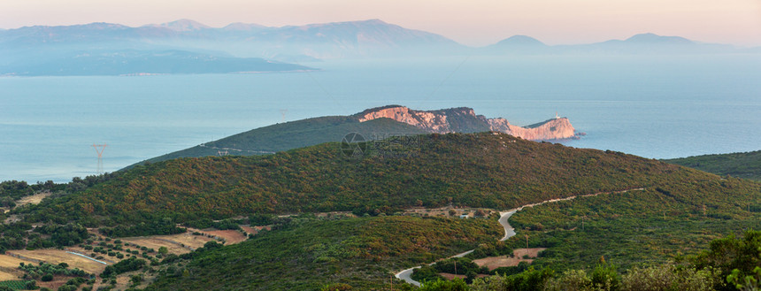 Lefkas岛和灯塔全景希腊列夫卡达伊奥尼亚海的南斗篷和灯塔全景列夫卡达希腊爱奥尼亚海图片