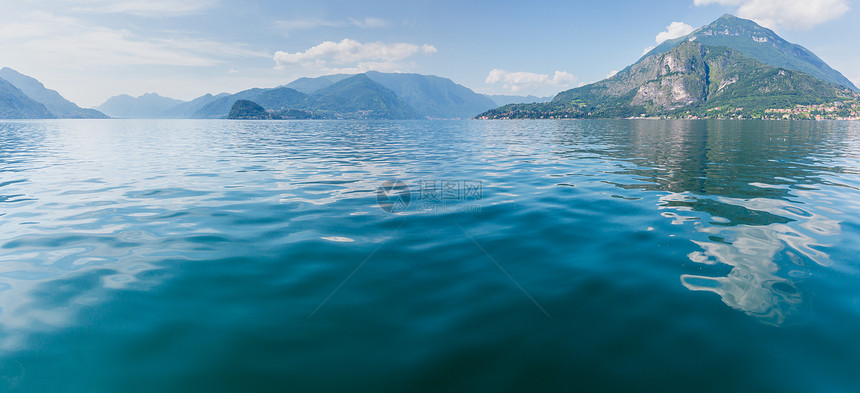 科莫湖意大利夏季海岸船头的风景暗淡全图片