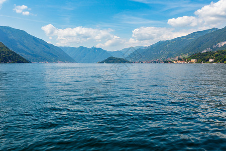 科莫湖意大利夏季海岸船载景暗淡背景图片