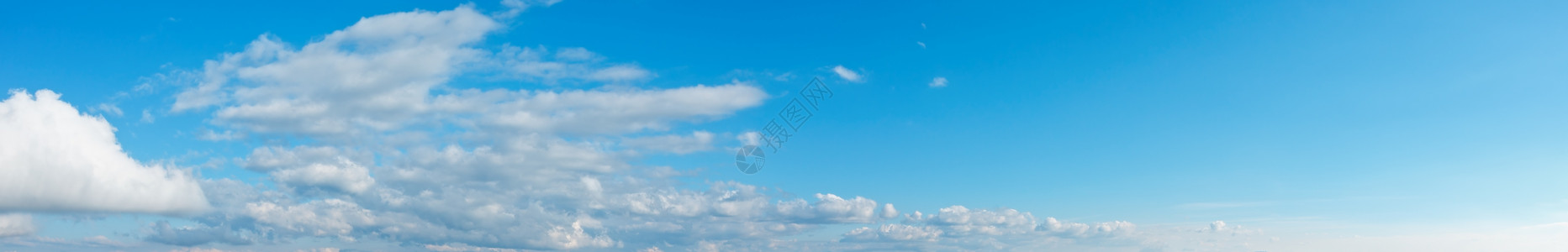 蓝的天空中白云夏天气背景不错背景图片