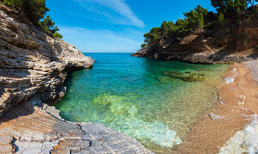 SummerBaiadellaPergola小平静的海滩意大利普亚的加尔诺半岛背景图片