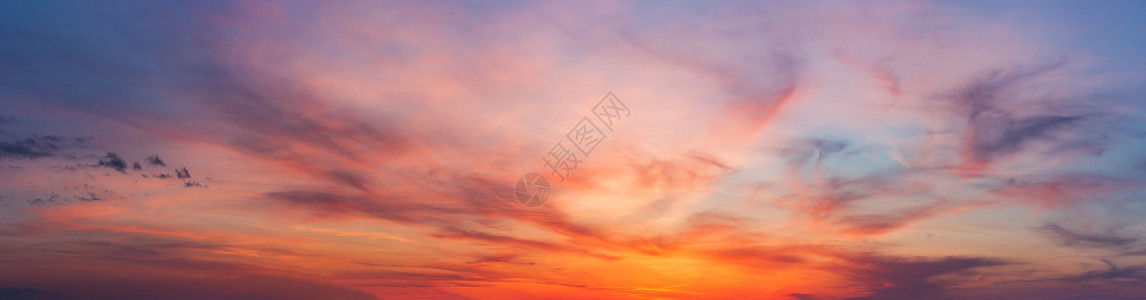 紫色的日落黄昏的夜空背景高分辨率缝纫全景图像背景图片