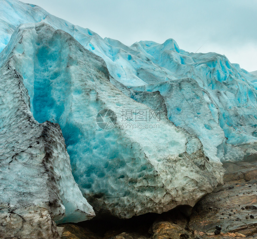 Svartisen冰川部分地从近距离挪威Meloy得到详细说明图片