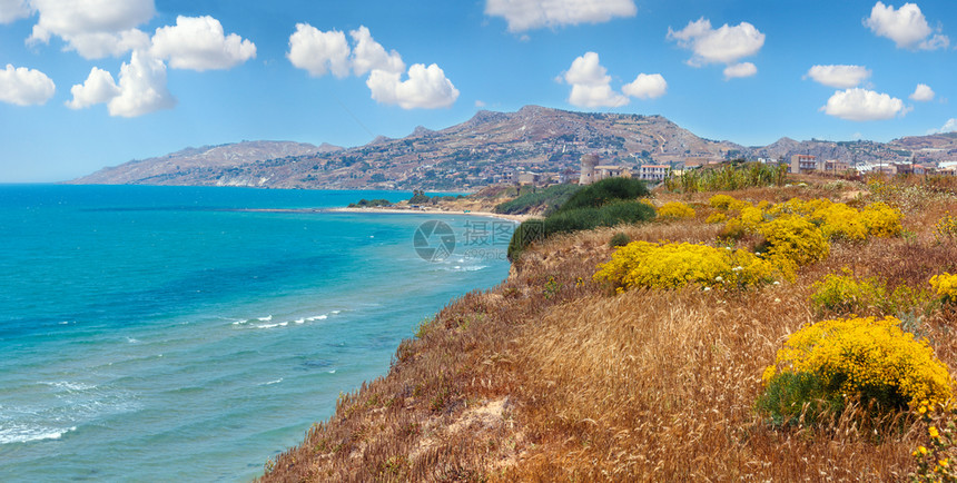 从开阔的海岸线TorrediGaffeAgrigento意大利西里两针缝孔全景图片