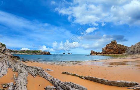 西班牙阿尔尼亚海滩大西洋夏季海岸线有岩石层多发针孔全景背景