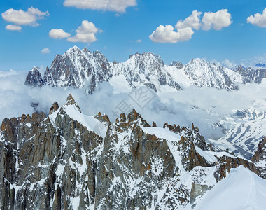 Blanc山群夏季风景见法国米迪山AiguilleduMidi山图片