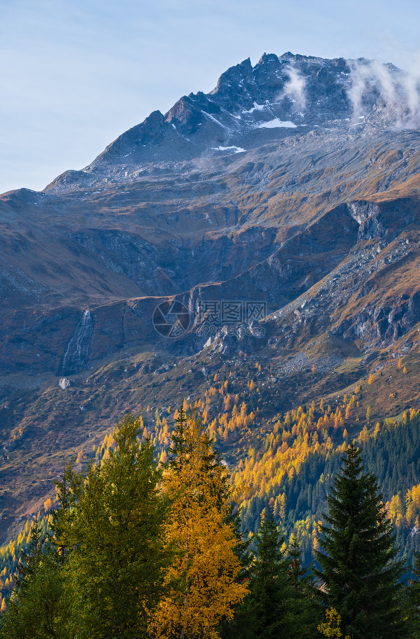 秋天阿尔卑斯山夜景来自奥地利Felbertauernstrasse路Tauer萨尔茨堡和蒂罗边境图片