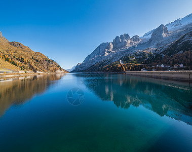 阿尔卑斯山丘意大利特伦蒂诺多洛米特斯阿尔卑图画旅行季节和自然美景概念场背景图片