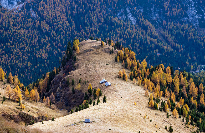 阿尔卑斯山AlpineDolomites山丘景象来自远足之路BetwenPordoPass和Fedaia湖意大利特伦蒂诺Feda图片