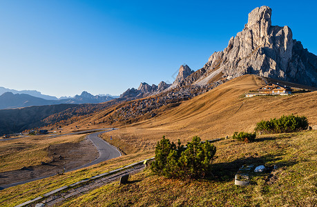 意大利Dolomites山前方的RaGusela岩石图片
