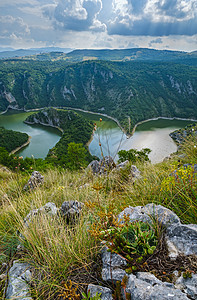 塞尔维亚Uvac河的暴君们美丽夏季最佳景色图片