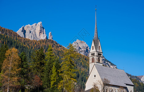 秋天阿尔卑斯山多洛米特景莫埃纳意大利苏迪罗尔和平的岩石山顶风景图片