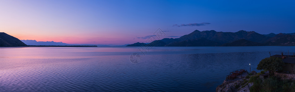 黑山Skadar湖夏季日出全景高清图片
