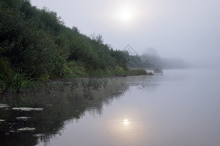 莫斯科地区奥卡河的日出高清图片
