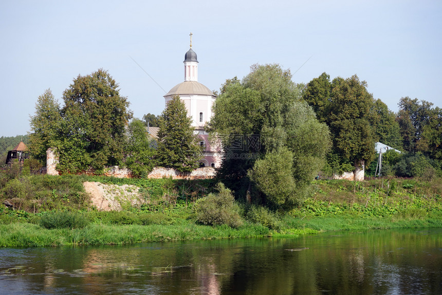 俄罗斯布里克教堂和莫斯科河图片