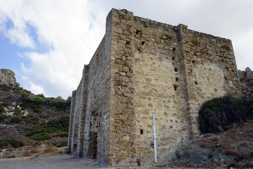 北塞浦路斯海岸的旧石块堡垒图片