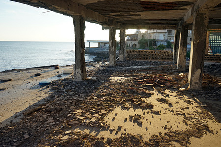 北塞浦路斯海岸的废墟图片