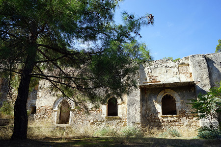 北塞浦路斯亚美尼修道院的废墟图片