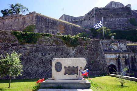 2019年5月新堡垒和Ushakov将军纪念碑图片
