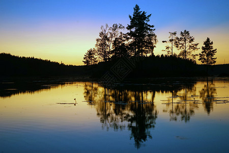 斯威登湖日落背景图片