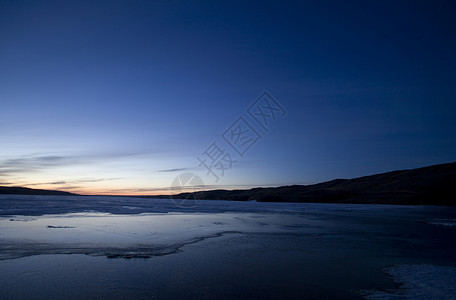 萨斯喀彻温加拿大湖日落傍晚背景图片