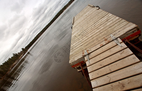 马尼托巴北部湖的码头图片