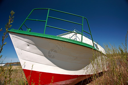 里弗顿马尼托巴附近海滩渔船图片