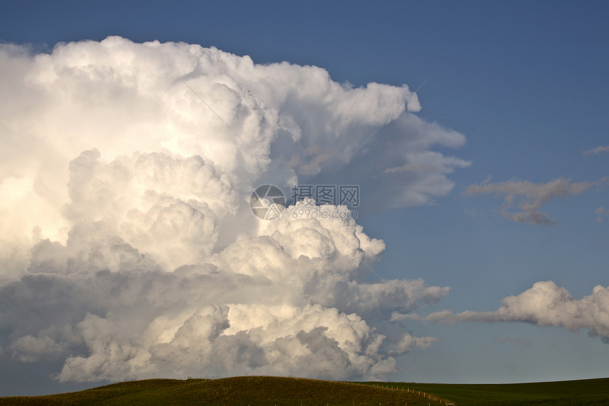 萨斯喀彻温的暴云图片