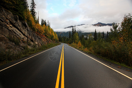 横贯加拿大公路穿越不列颠哥伦比亚北部的Cassiar高速公路背景