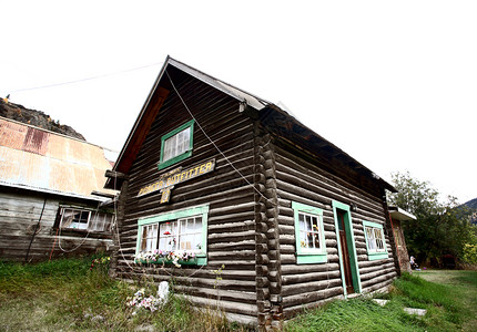 不列颠哥伦比亚北部TelegraphCreek的木屋图片