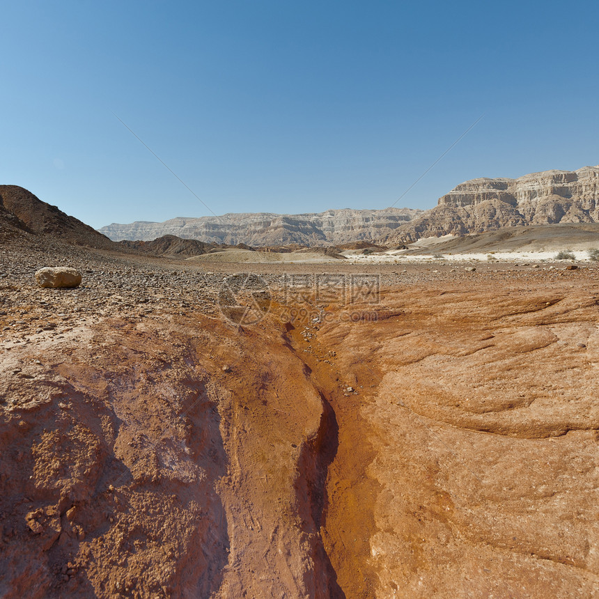以色列内盖夫沙漠岩石丘陵的孤独和空虚中东令人窒息的地貌和质图片