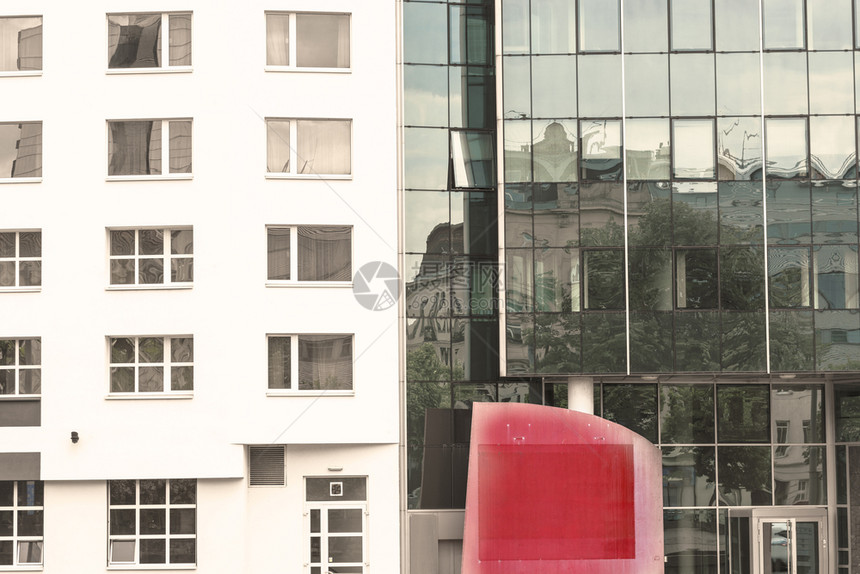 在奥地利首都的红色广场维也纳现代建筑图片