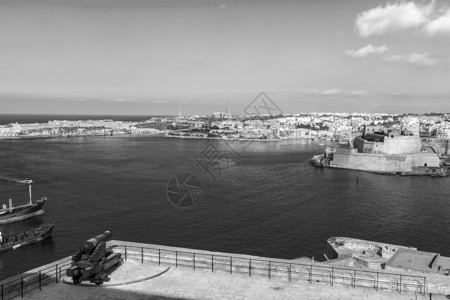 用于在马耳他港运输液化天然燃料的船背景图片
