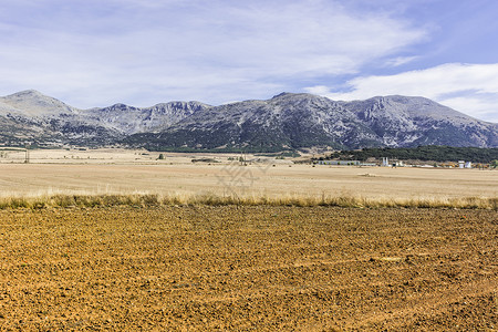 西班牙坎塔布里安山谷早晨西班牙风景山丘牧场和阳光图片