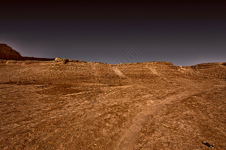 以色列日落时的内盖夫沙漠落基山以色列南部沙漠的风雕刻岩层图片