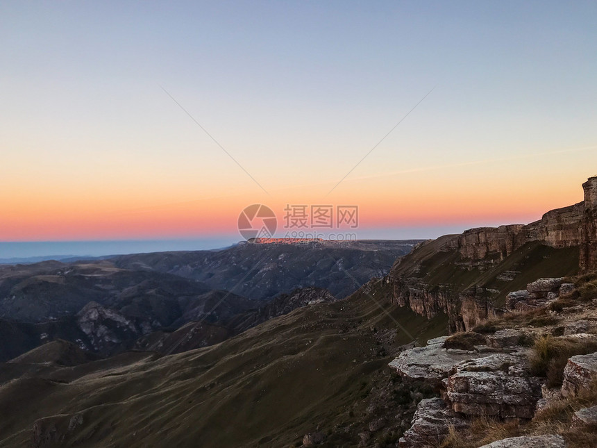 前往北高加索地区从清晨Bermamyt山高原观测甲板察高加索山脉图片