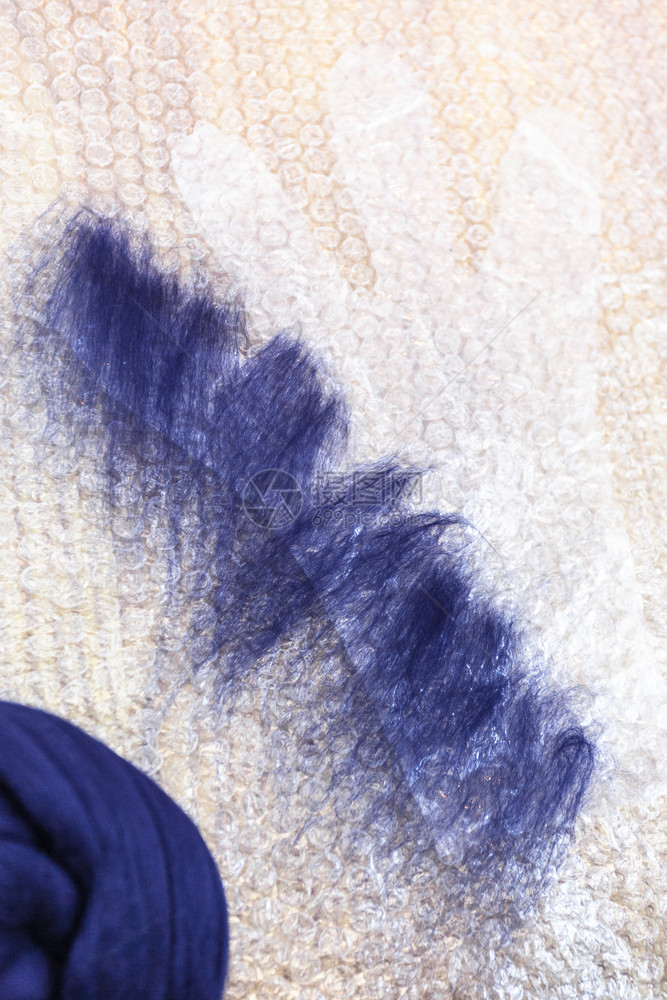 使用湿感觉工艺蓝梅里诺羊毛制手套第一层切割型材纤维图片