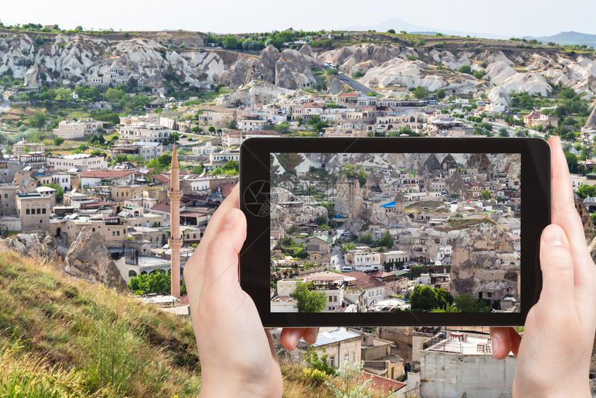旅行概念春季土耳其卡帕多西亚Goreme镇Goreme各种公寓房的智能手机旅游照片图片