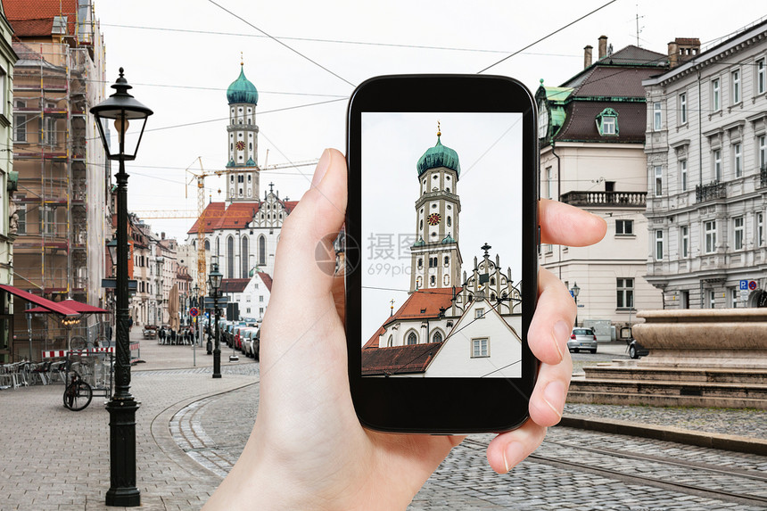旅行概念德国奥格斯堡市StUlrich和Stfra教堂塔台的智能电话旅游照片图片