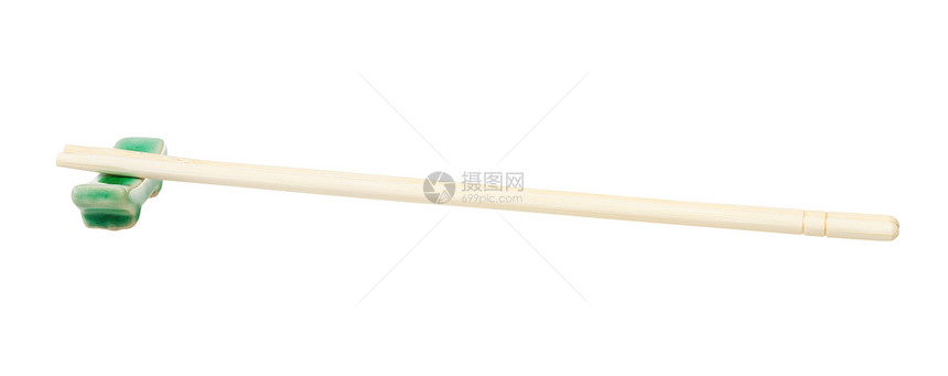 侧面的雕刻一次木棍的侧面用于在筷子休息上的白底幕隔离的图片