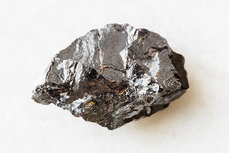 地质采集的天然矿物样本封存来自俄罗斯普里莫耶Dalnegorsk的白大理石底状未粉碎的Sphalerite锌混合岩背景