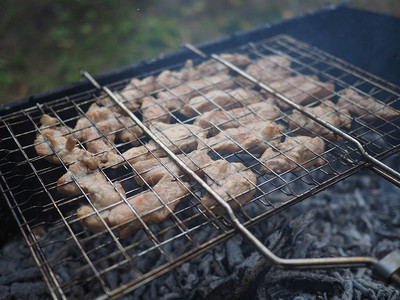 烤架上的肉串背景图片