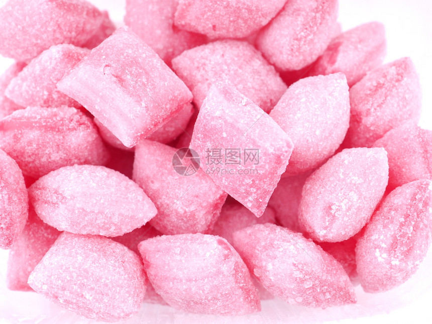 白色背景的粉红糖果图片