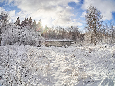 冬天的河水俄罗斯图片