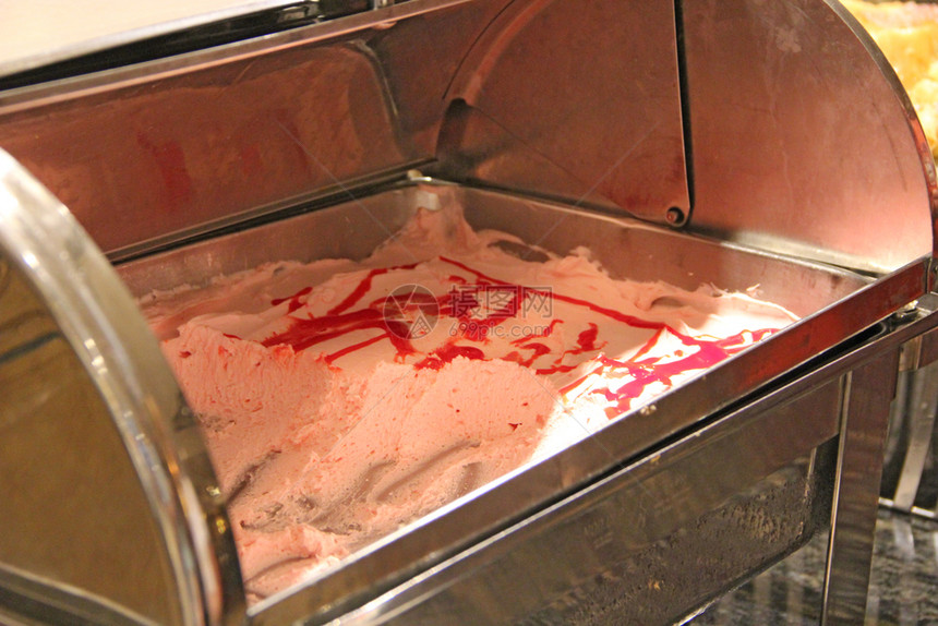 门户14冰箱里有水果味的冰淇淋箱里有粉红色的冰淇淋箱里有水果味的冰淇淋道奶油图片