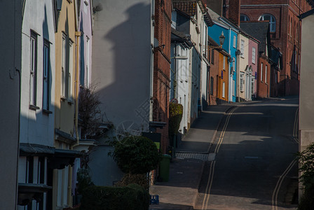 村庄布里斯托尔城的美丽小路阳光建造图片