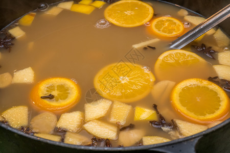 水果的实中有橘子和苹果的水有新鲜饮料锅有机的果汁图片